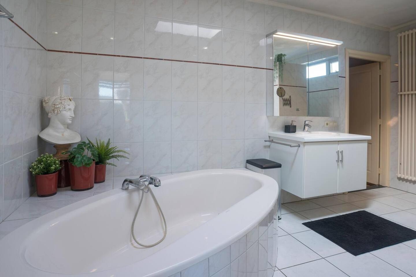 Xxl House With Free Parking & 3 Bedrooms Tilburg Exterior foto